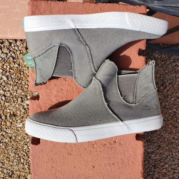 Blowfish Malibu Earth Torta Steel Gray Sz. 8 Ankle Sneaker - Picture 3 of 12